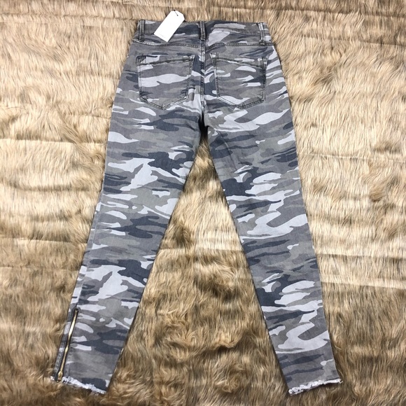 Express Mid Rise Camo Print Ankle Leggings - Picture 4 of 8